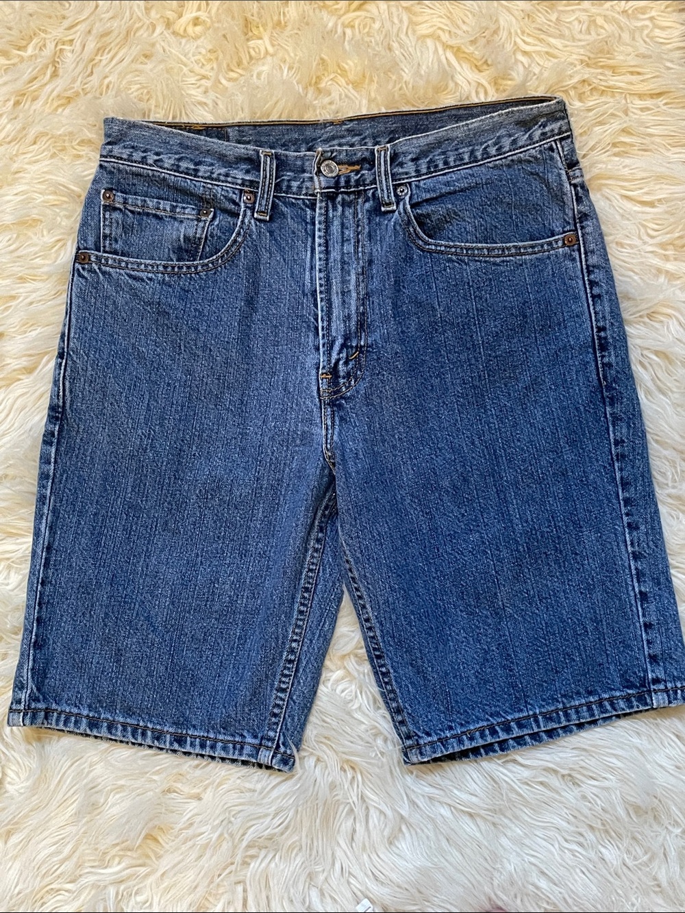 Classic Levi Men's Blue Denim Shorts 32